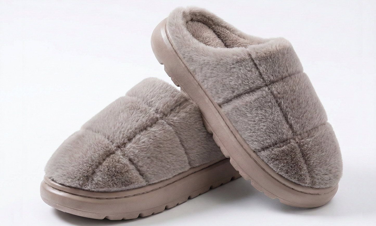 Kapcie z puchowej lekkiej tkaniny Senaya™