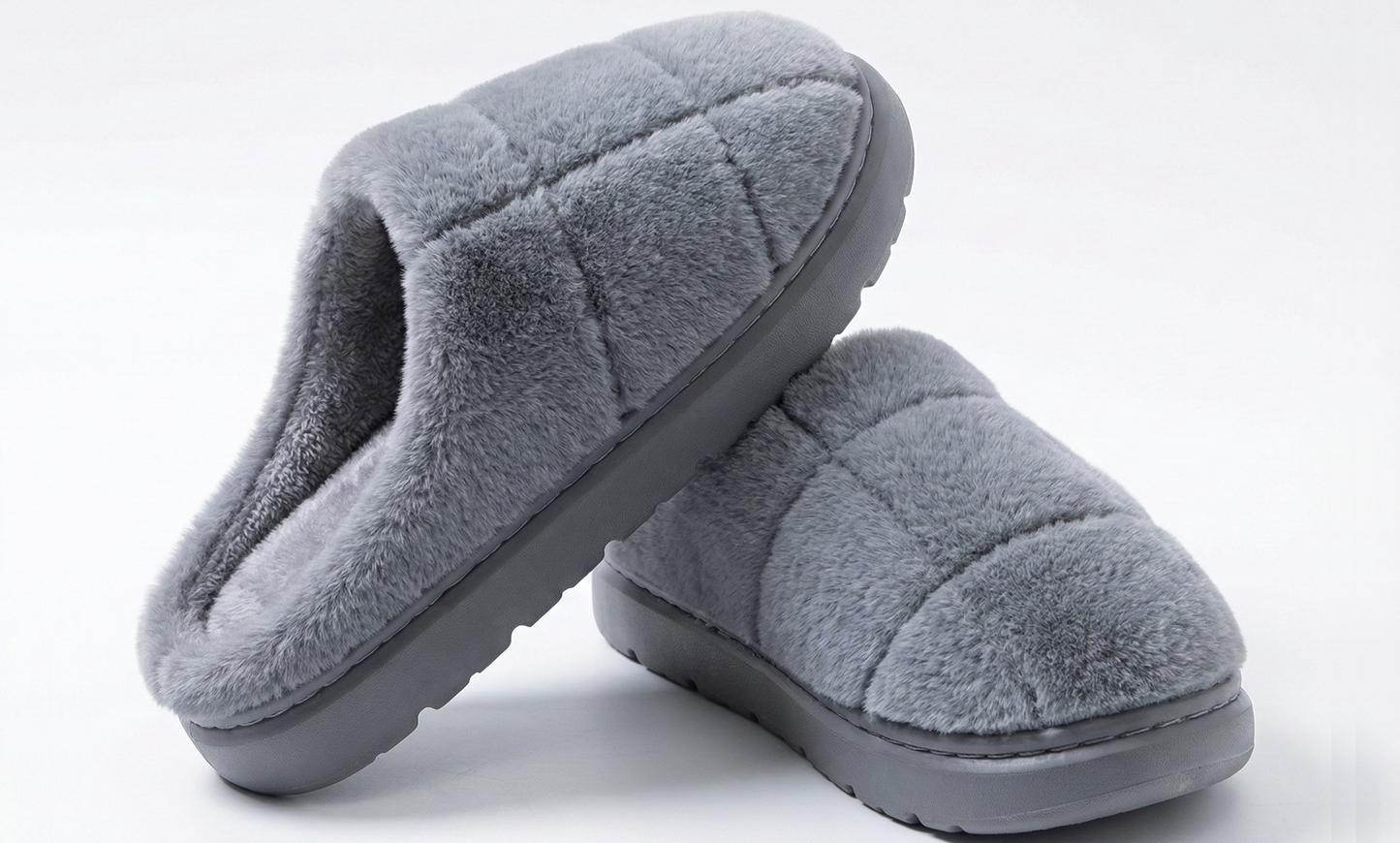 Kapcie z puchowej lekkiej tkaniny Senaya™